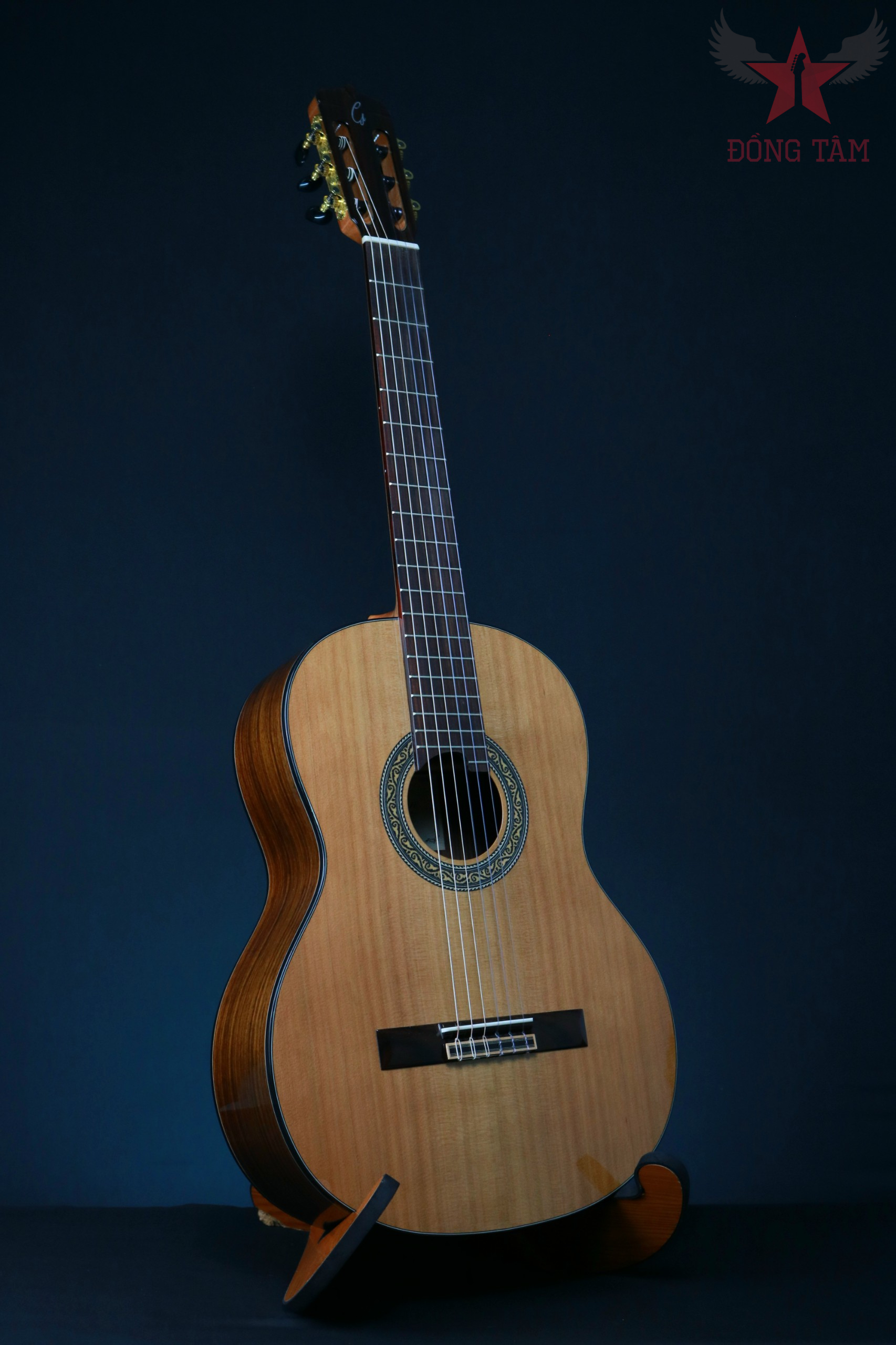 dan-guitar-monleon-nmicg05c
