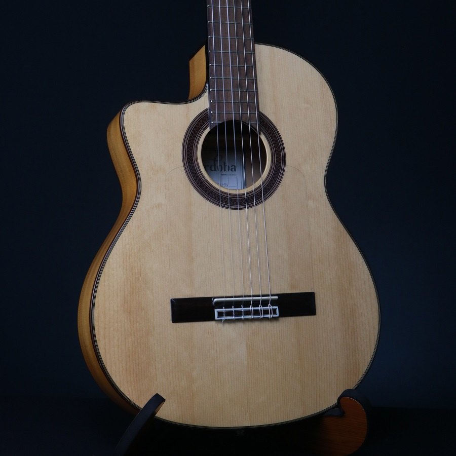 guitar-cordoba-gk-studio-lefty