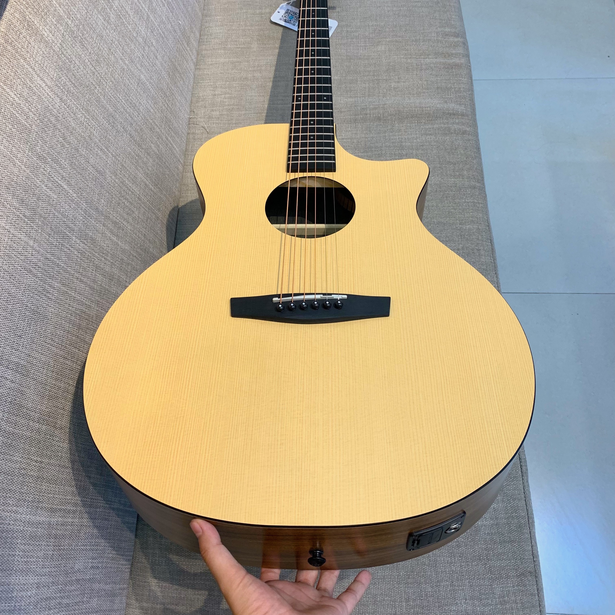 guitar-enya-ega-x0