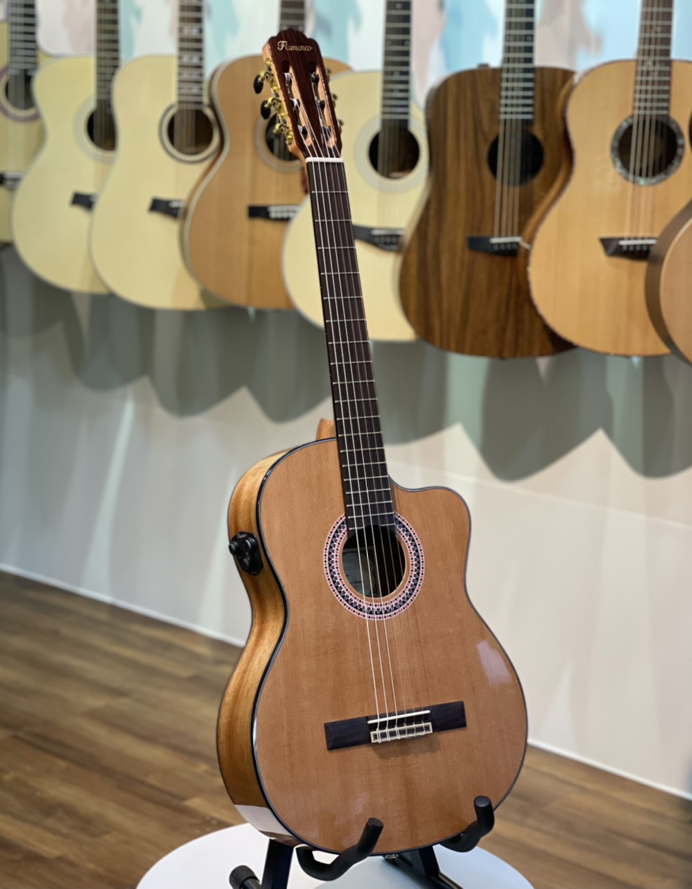 PHÂN BIỆT ĐÀN GUITAR CHÍNH HÃNG VÀ FAKE 